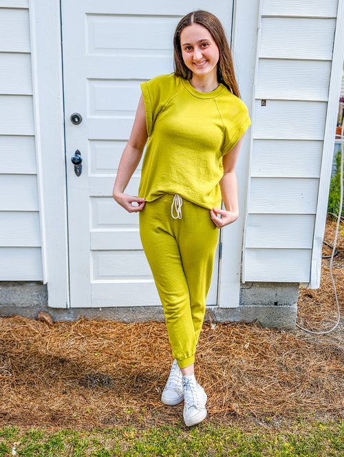 Alyssa standing full body picture in Wesley Lime Short Sleeve top and matching Keziah Pants
