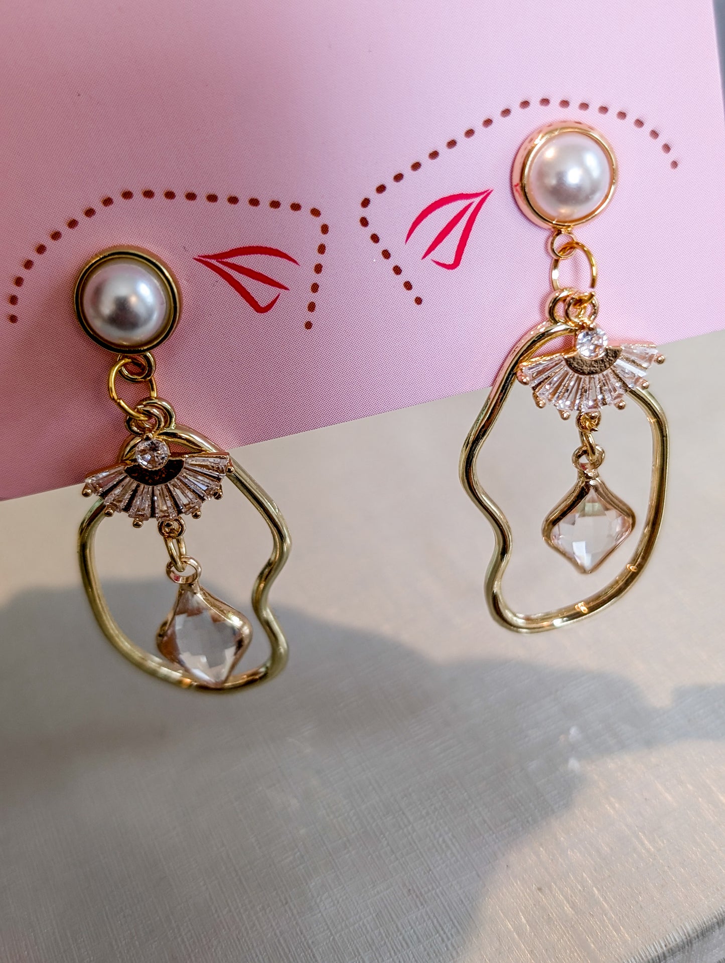 Pearl Glam Fan Gold Cocktail Dangle Statement Earring